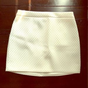 Express cream quilted mini skirt